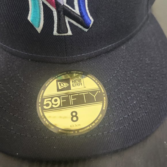 New York Yankees Polarlights New Era x 59Fifty Fitted Hat (Size 8) - NWT - Picture 2 of 9